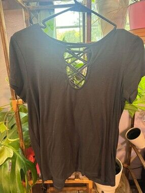 Rue21 Grey Short Sleeve Crisscross Neck Top